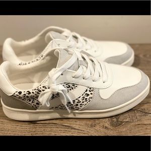 Women’s Old Navy Casual Sneaker